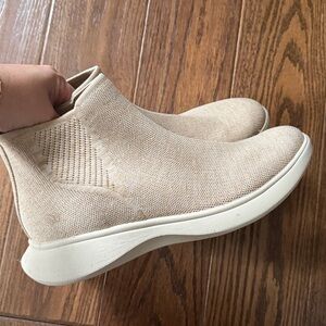 Vivaia Urban Boots Water Repellant Slip On Sneakers Size 41 Comfort Shoes